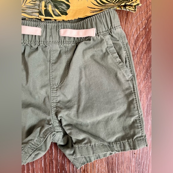 NWOT Children’s Place Button Down Shirt & Matching Short Set Size 6-9 Months - Picture 2 of 7